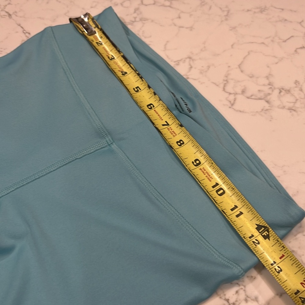 Under Armour Small 32 compression Leggings - Picture 5 of 6